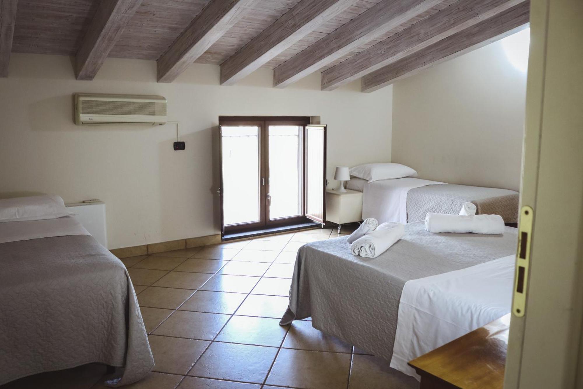 Ranch Simeto Otel Paterno  Oda fotoğraf